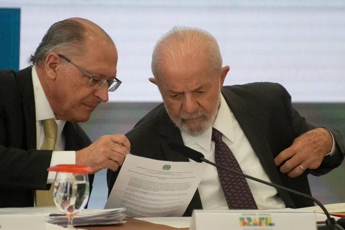 Lula convoca Alckmin para reunião de emergência após anúncio de Trump
