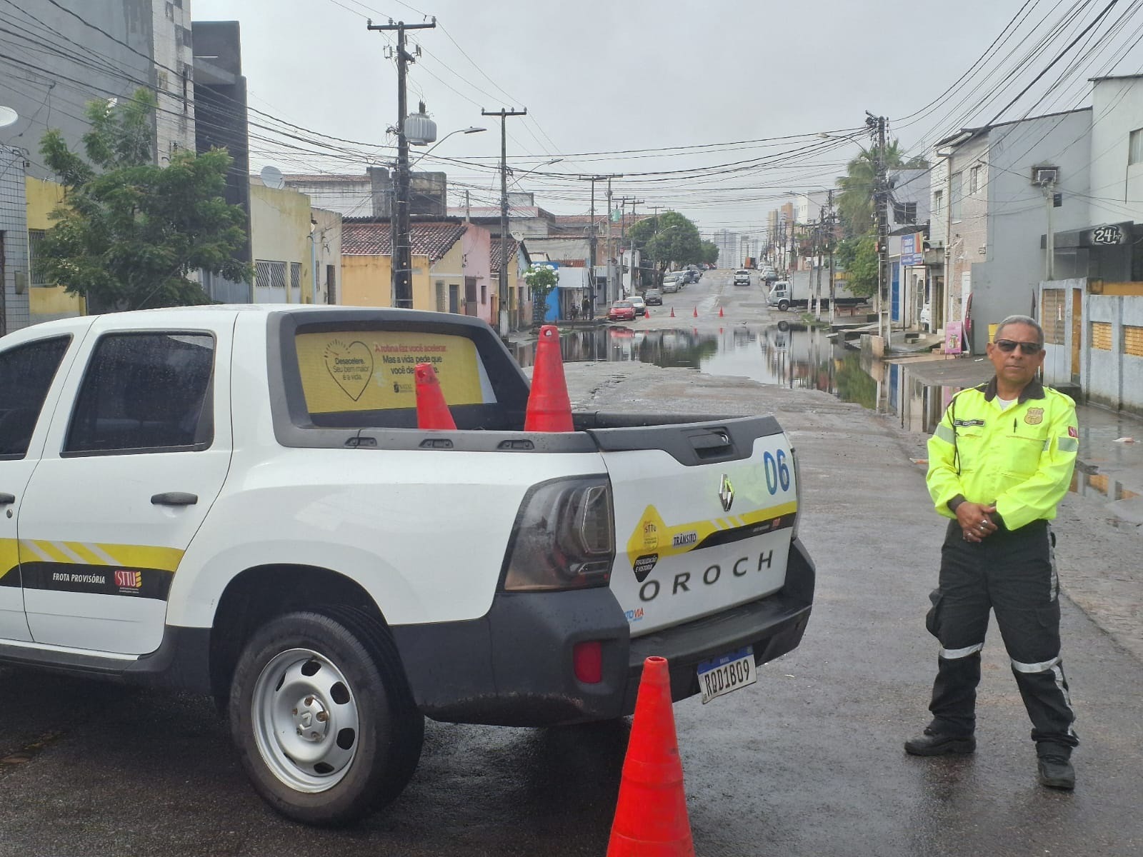Chuvas alteram tráfego e deixam ponto intransitável em Natal nesta quinta-feira; confira