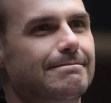Eduardo pede para seguidores agradecerem Trump após taxa imposta ao Brasil