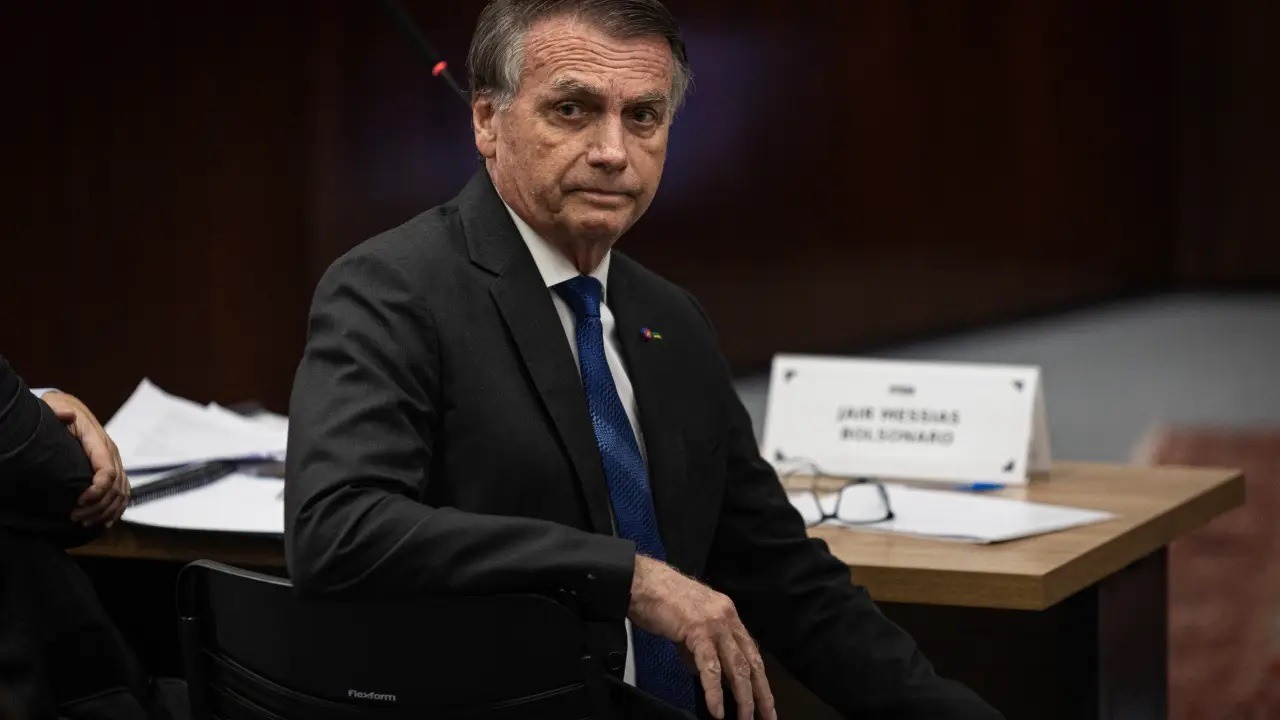 Urgente: Prisão de Bolsonaro é pedida ao STF por 'risco de fuga'
