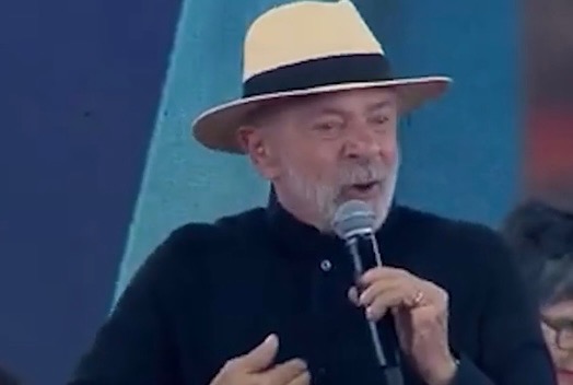 Após taxa de Trump, Lula ataca Bolsonaro: “Que tipo de homem é esse?”