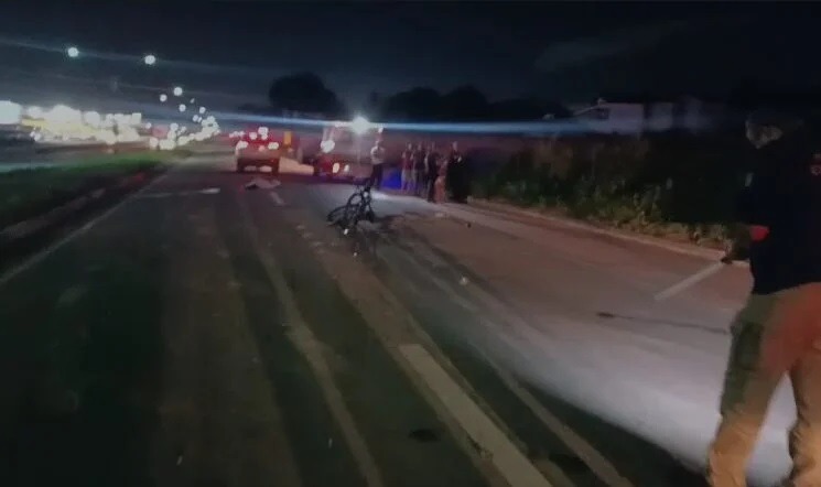 Ciclista morre atropelado por microônibus na BR-406 na Grande Natal; motorista fugiu do local