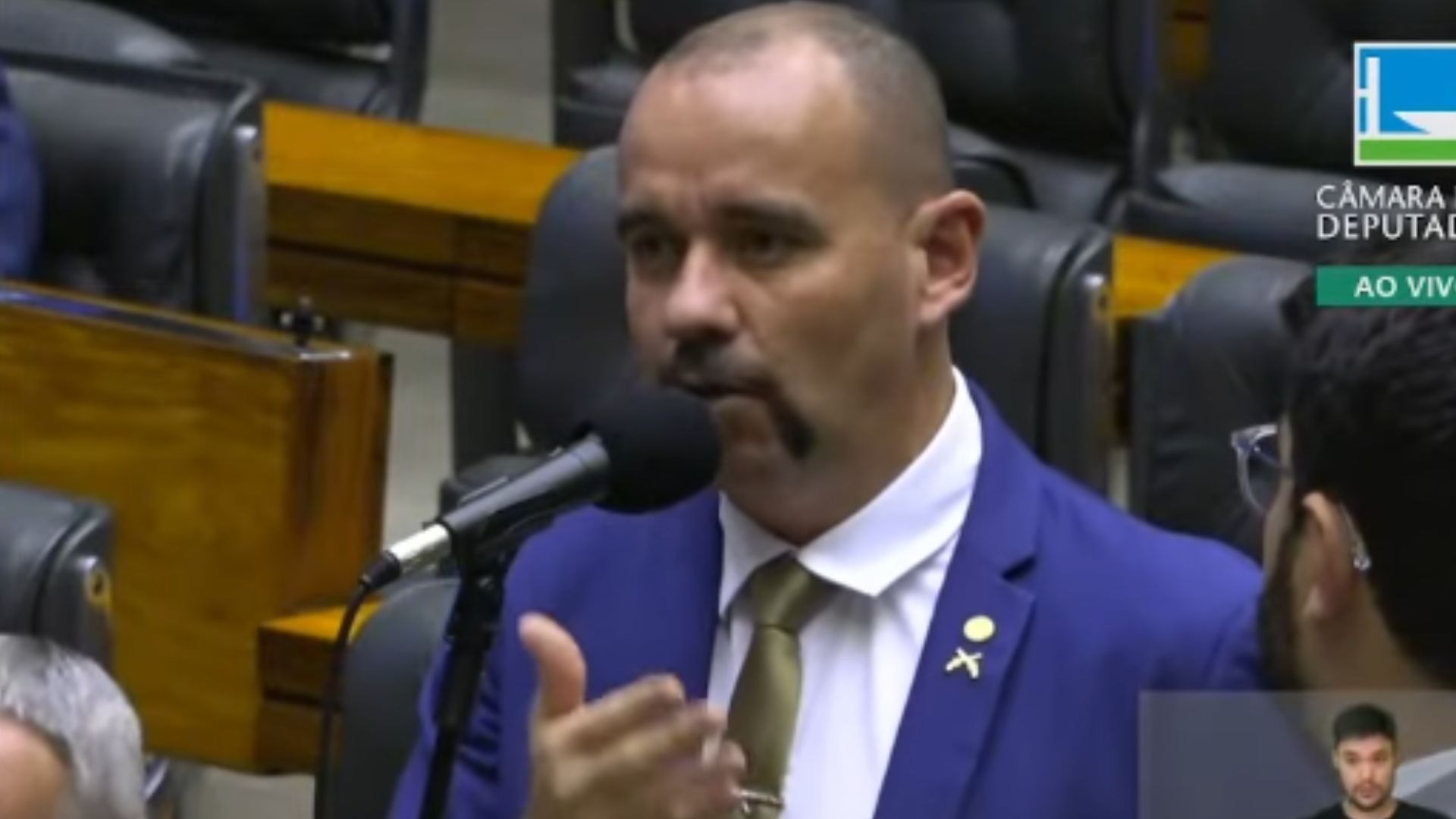 VÍDEO: Sargento Gonçalves reage a decisão de Moraes e manda fechar o Congresso: “Quem governa é o STF”