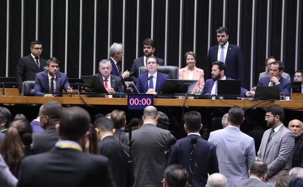 Em clima de derrota, Centrão avalia que veto de Lula ao aumento no número de deputados não será derrubado