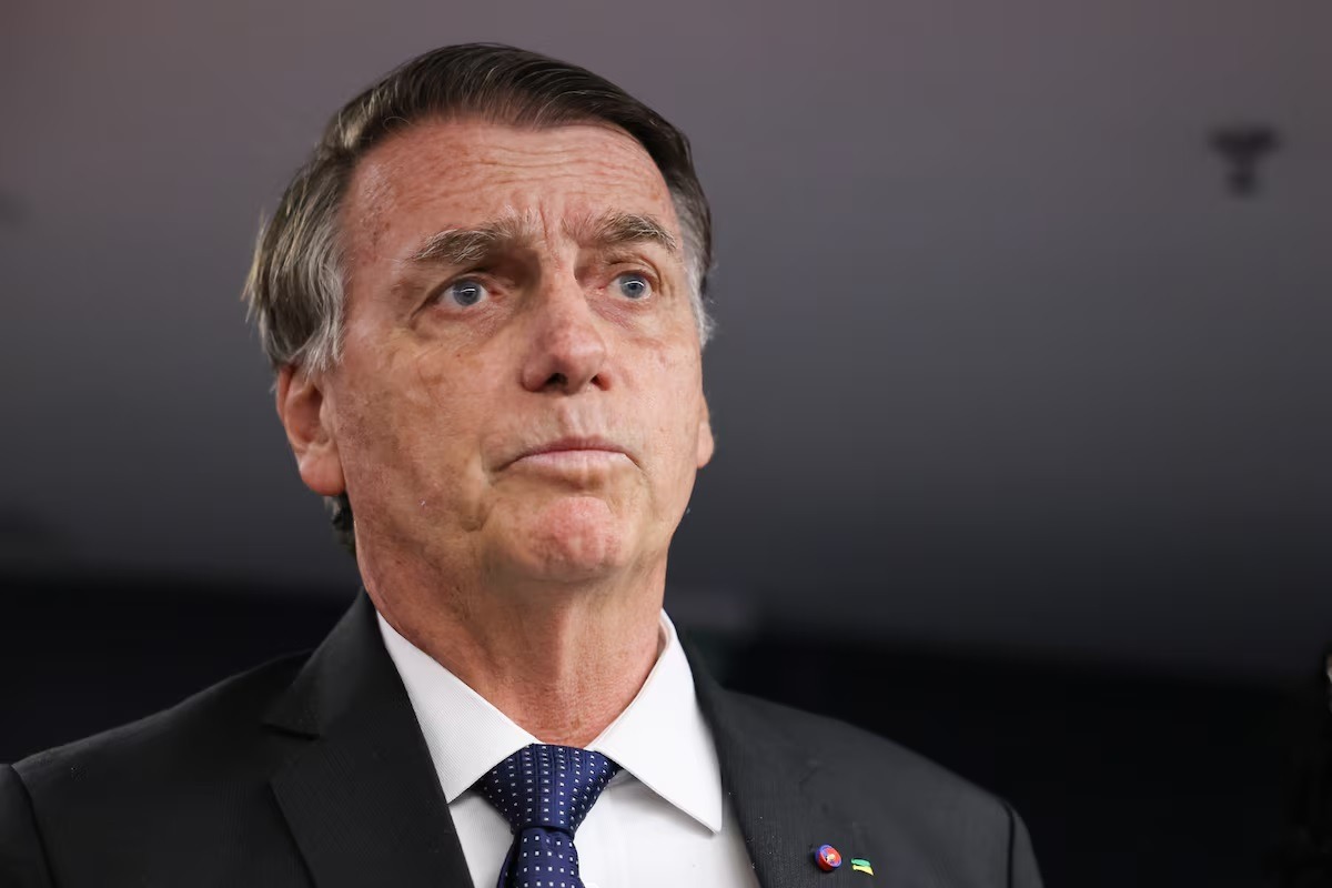 PF apreende dólares, pendrive no banheiro e celular de Bolsonaro em operação