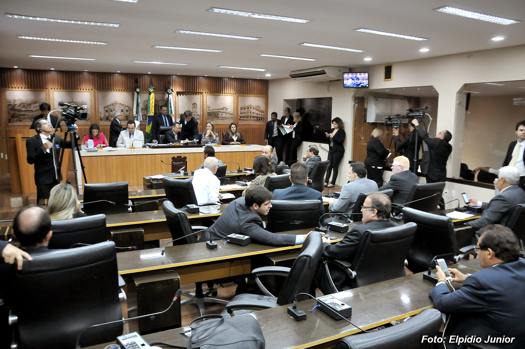 Câmara Municipal vota hoje projeto que cria bolsa para travestis e transexuais