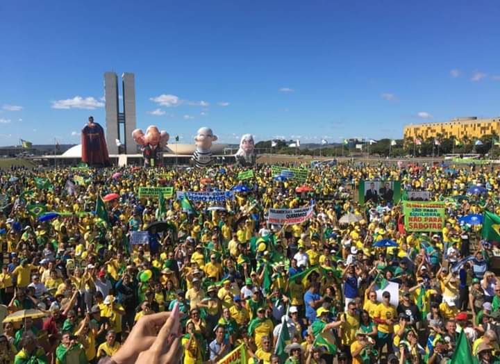 Manifestação em apoio a Moro leva milhares de pessoas às ruas do país