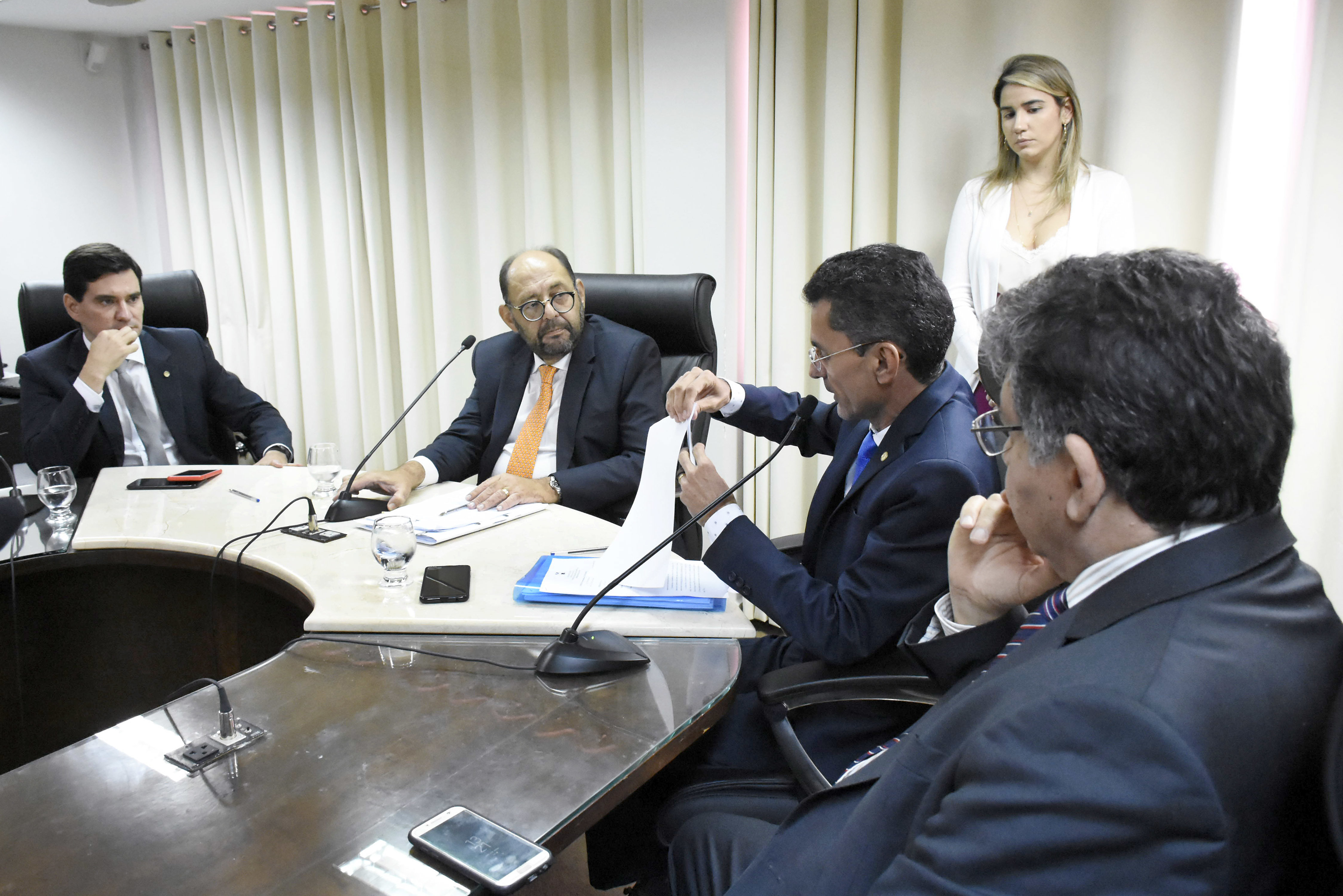 Comissão da Assembleia aprova teto de gastos proposto por Governo Fátima Bezerra