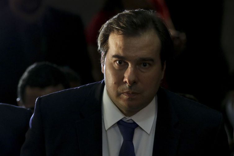 Rodrigo Maia discorda de tratamento especial a policiais na Reforma