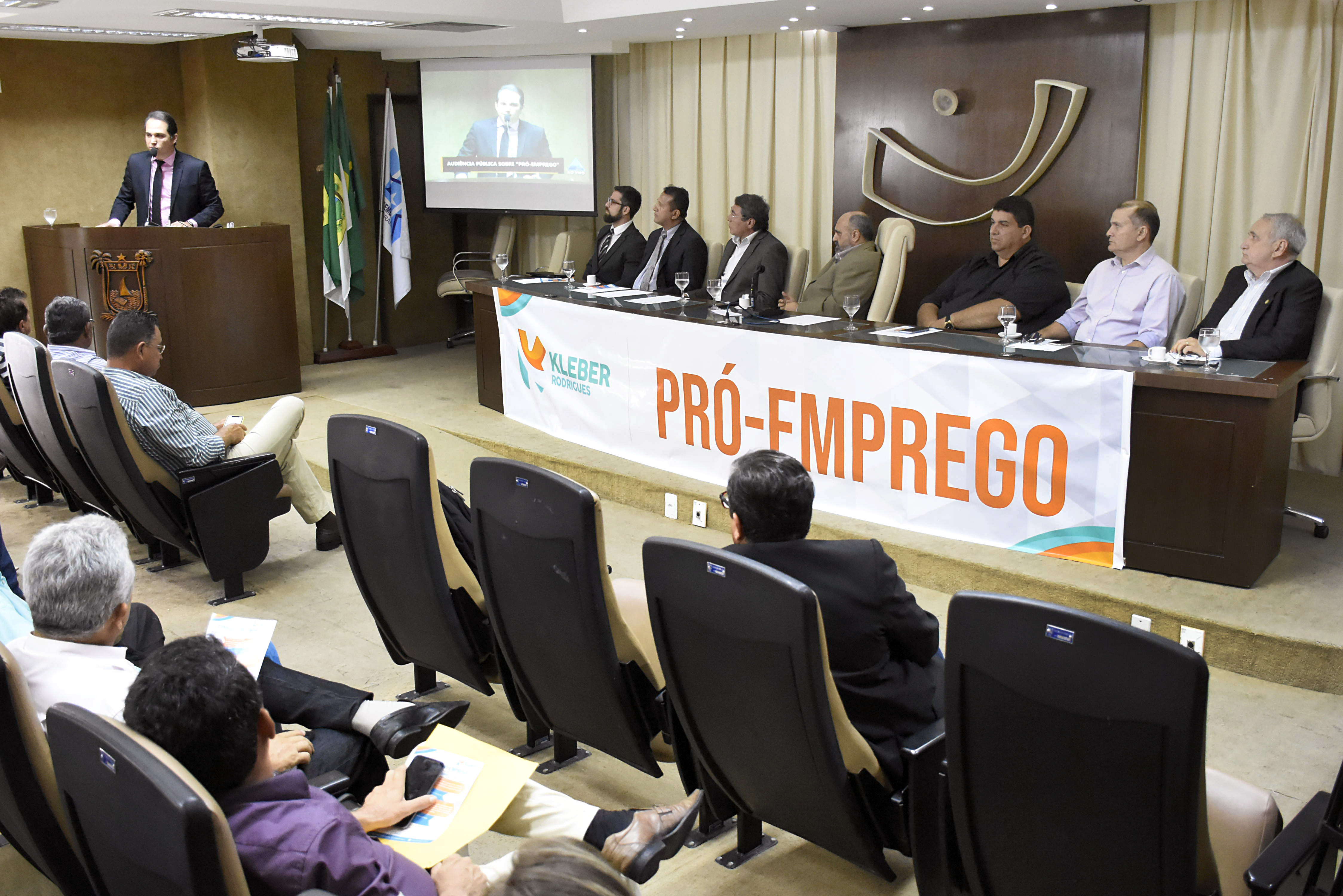 Pró-Emprego: programa cria bolsa para capacitar desempregados no RN