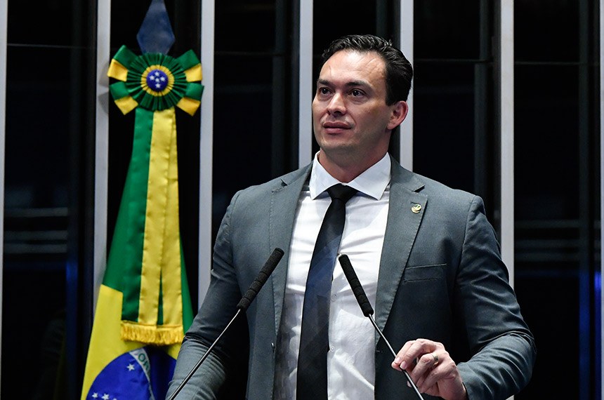 Styvenson quer alterar Constituição para impedir nepotismo no Brasil