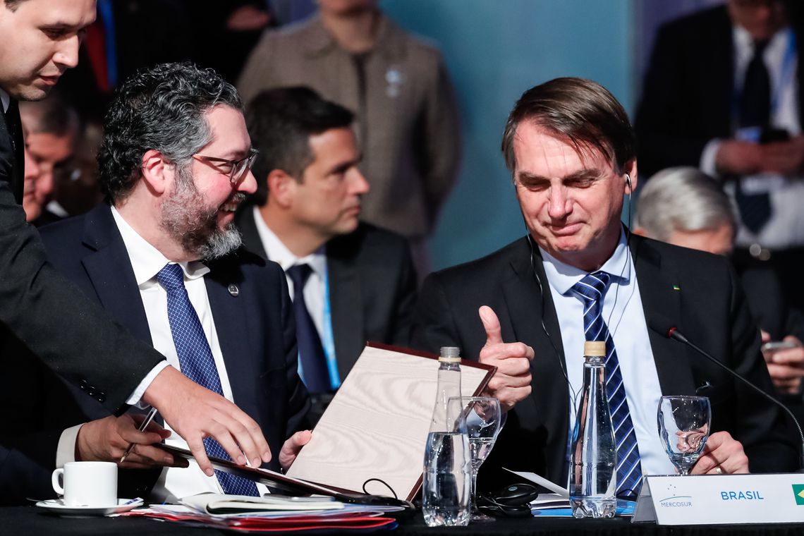 Governo quer reduzir alíquota do IR para máximo de 25%, diz Bolsonaro