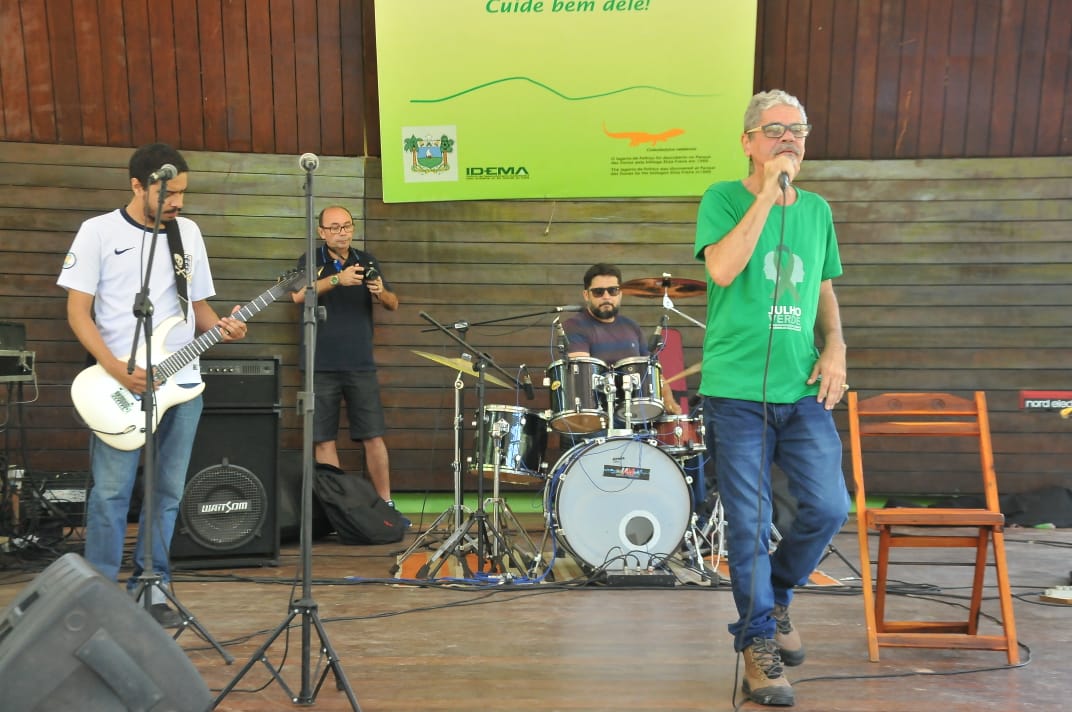 Caminhada no Parque das Dunas alerta sobre câncer e tem show de paciente curado