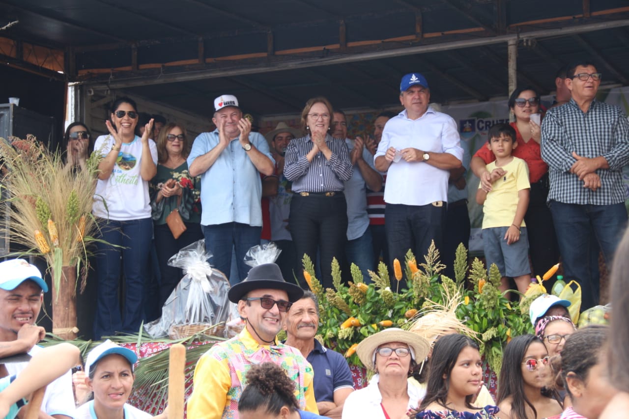 Senadora Zenaide participa de evento religioso em Cruzeta