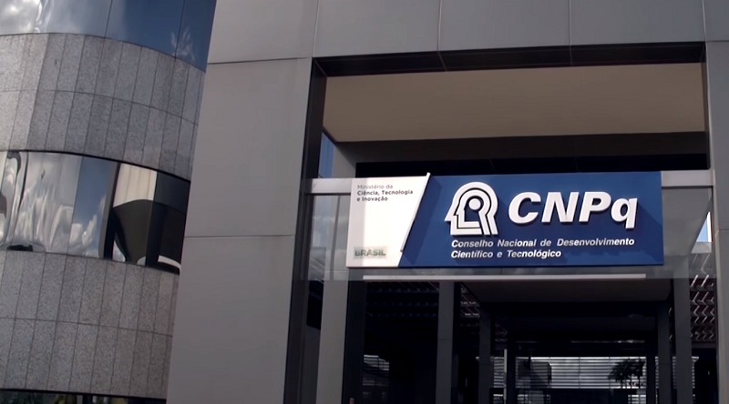Após cortes de Bolsonaro, CNPq suspende seleção de bolsistas