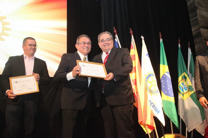 Prefeito é homenageado pelo Rotary e pela Associação dos Empresários do Alecrim