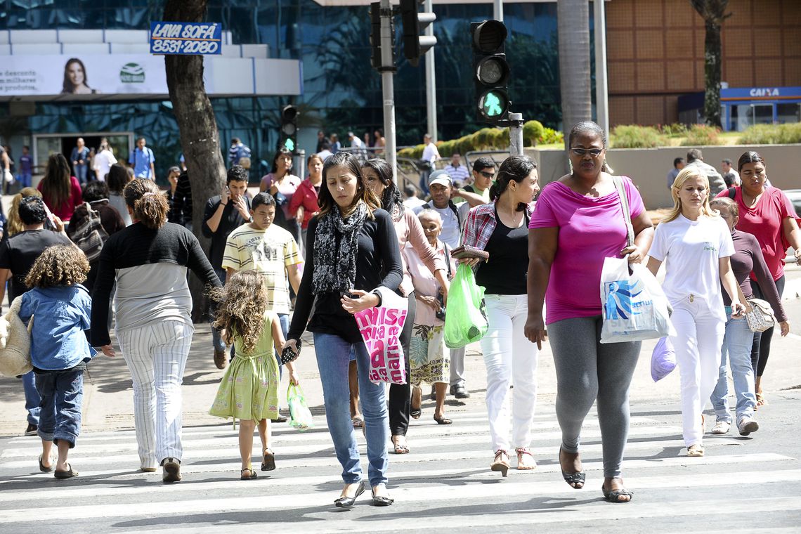 Desemprego no Brasil recua 0,7 ponto percentual, diz IBGE