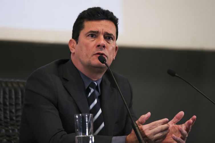 Moro nega ao STF que orientação PF a destruir mensagens hackeadas