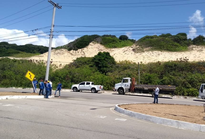 Detran revitaliza sinalização vertical e horizontal da Via Costeira