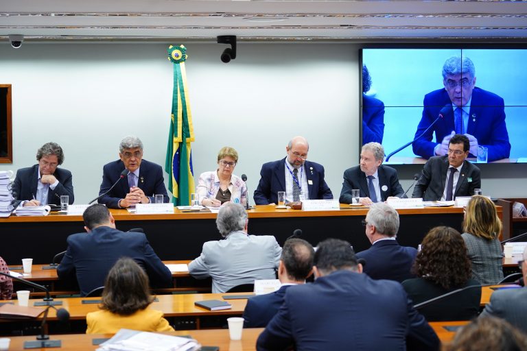 Cientistas protestam contra ameaça de interrupção de 84 mil bolsas do CNPq