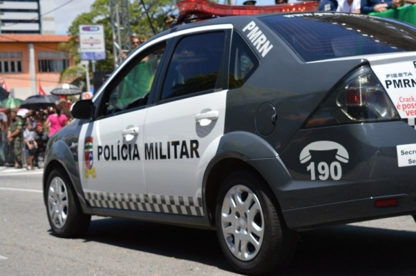 Bandidos deixam reféns presos no banheiro durante arrastão em loja na capital