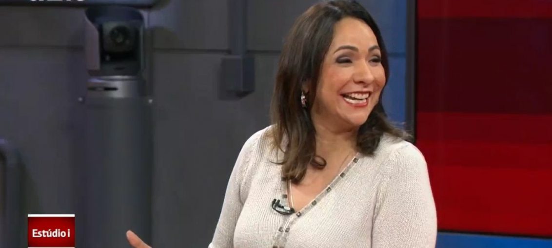 Jornalista da Globo News comete erro e chama presidente de ''Bozonaro''; assista