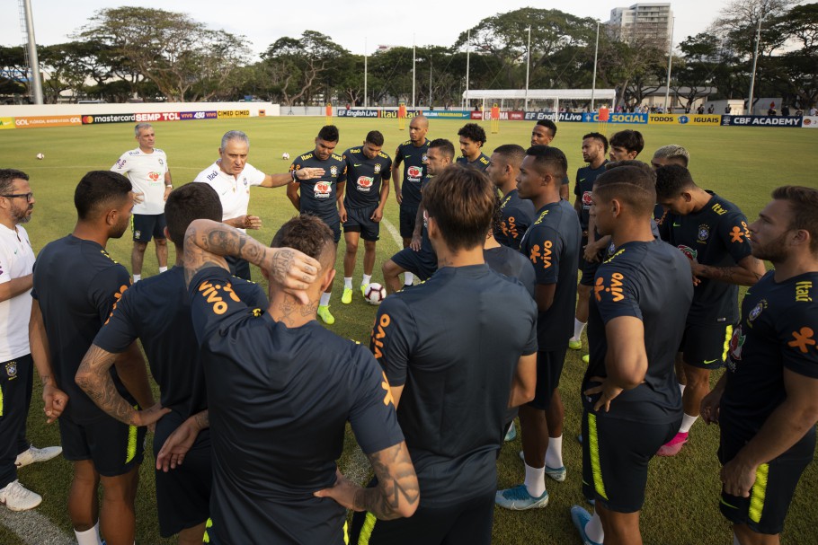 Tite muda e Brasil terá dois novos titulares em amistoso contra a Nigéria