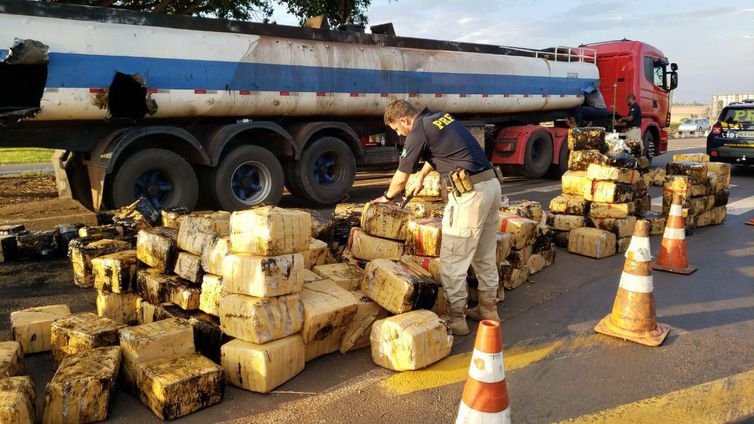 PRF apreende quase 3 toneladas de maconha
