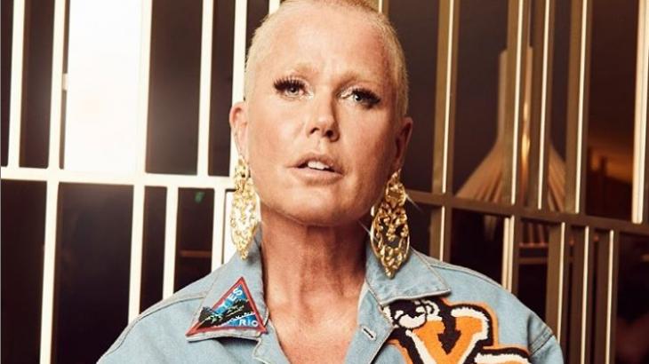 (VÍDEO) Xuxa faz repórter chorar: "Posso te abraçar?"