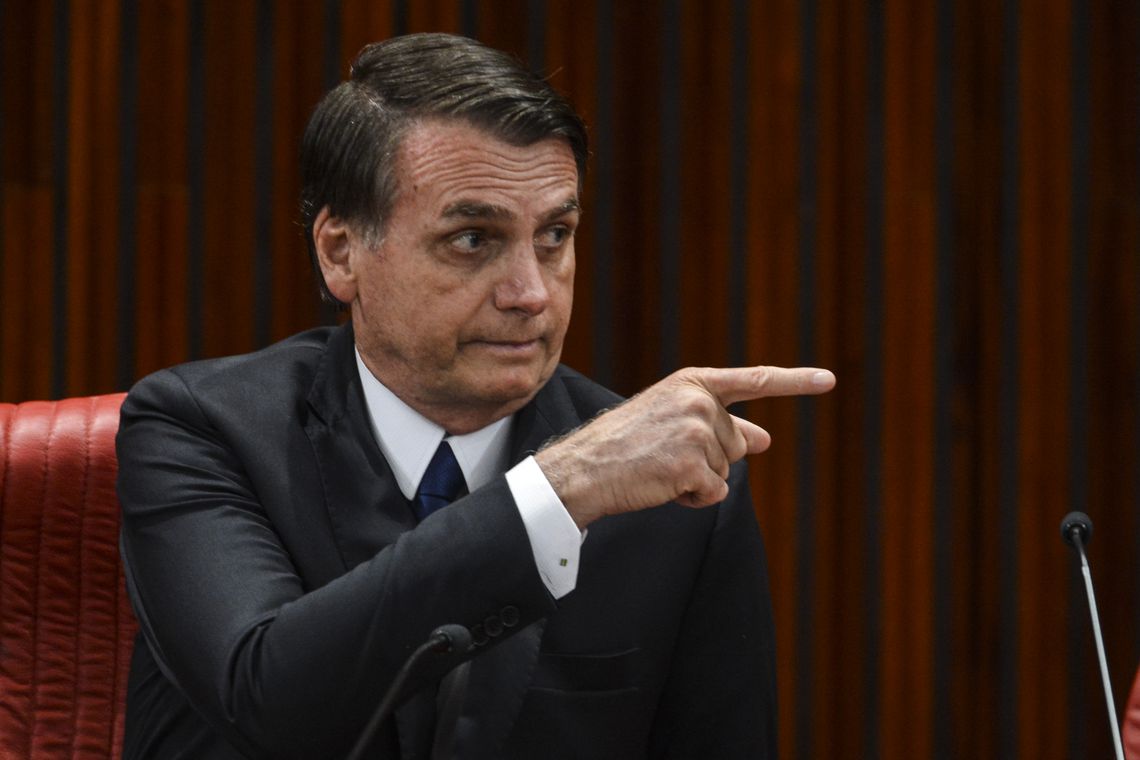 Ainda não é possível saber origem do vazamento de óleo, diz presidente