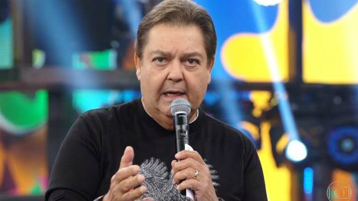 (VÍDEO) Faustão se irrita e xinga funcionários ao vivo: "Imbecil"; assista