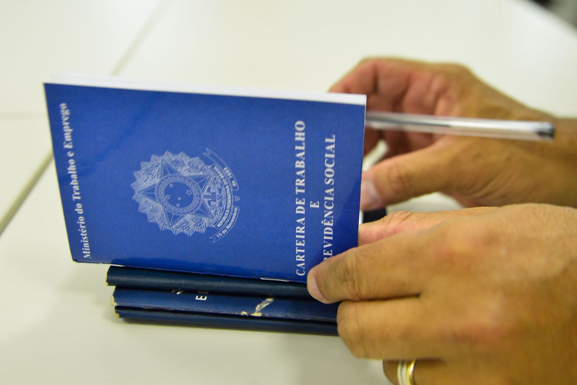 Brasil cria 70,8 mil postos de trabalho em outubro; 7º mês seguido de alta