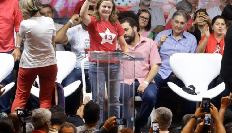 Gleisi é reeleita presidente do PT: "Quero Moro preso e Lula presidente"