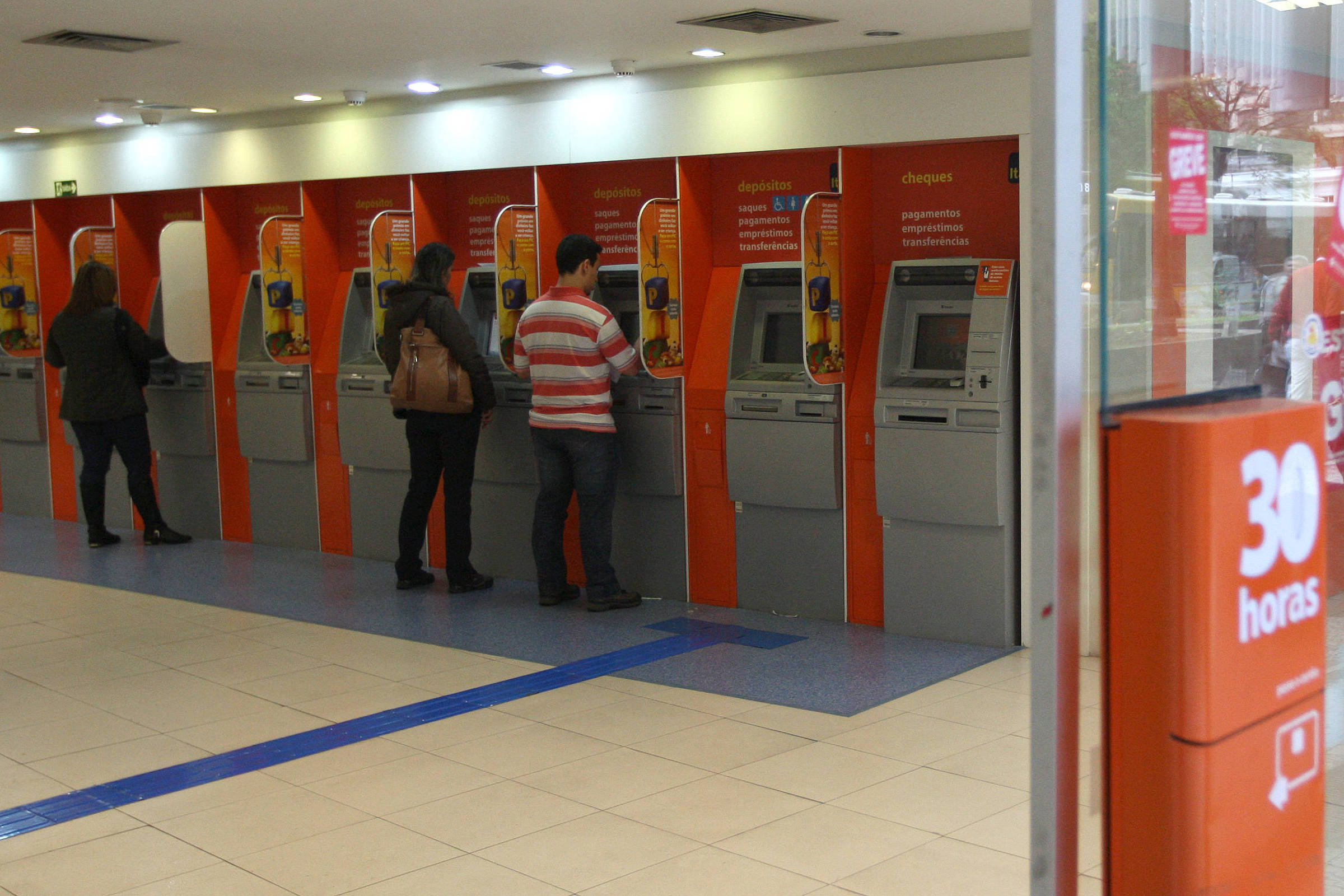 Vítimas dão senha do banco a golpistas em 70% das fraudes