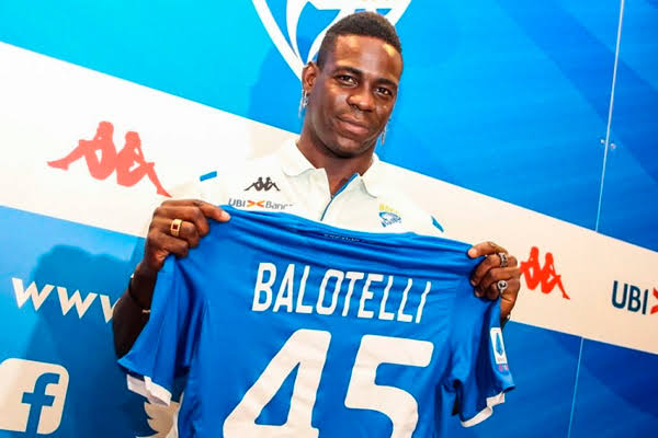 Dono de time sobre estrela do futebol: "É negro, está trabalhando para clarear"