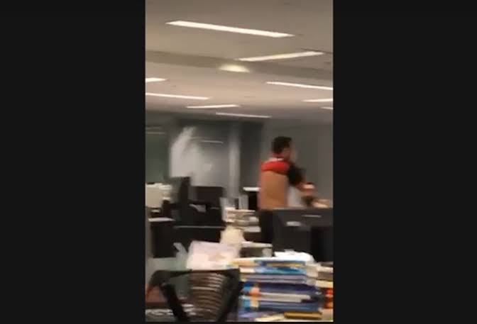 (VÍDEO) Repórter do Globo é demitido após filmar editor festejando o Flamengo