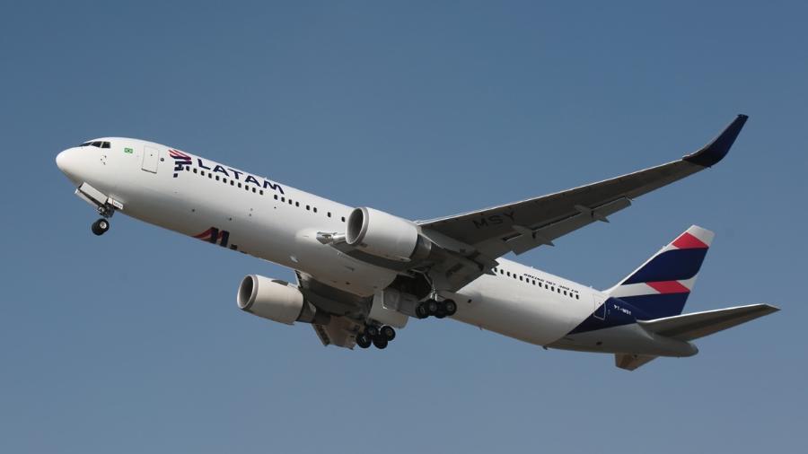 Passageiro tem mal súbito durante voo da Latam e morre