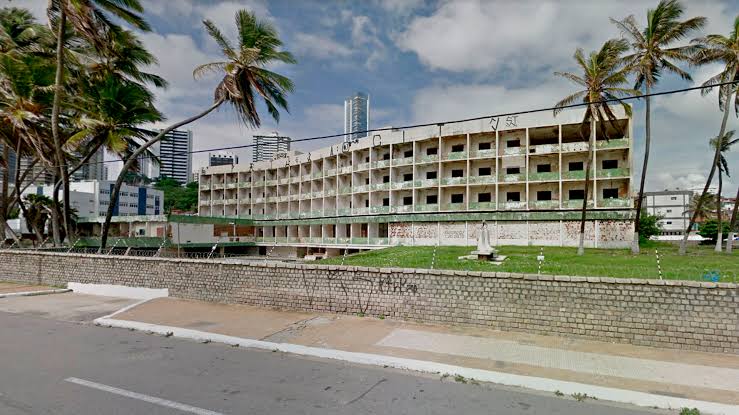 TJ autoriza demolir Hotel Reis Magos, mas dá prazo para Governo se pronunciar