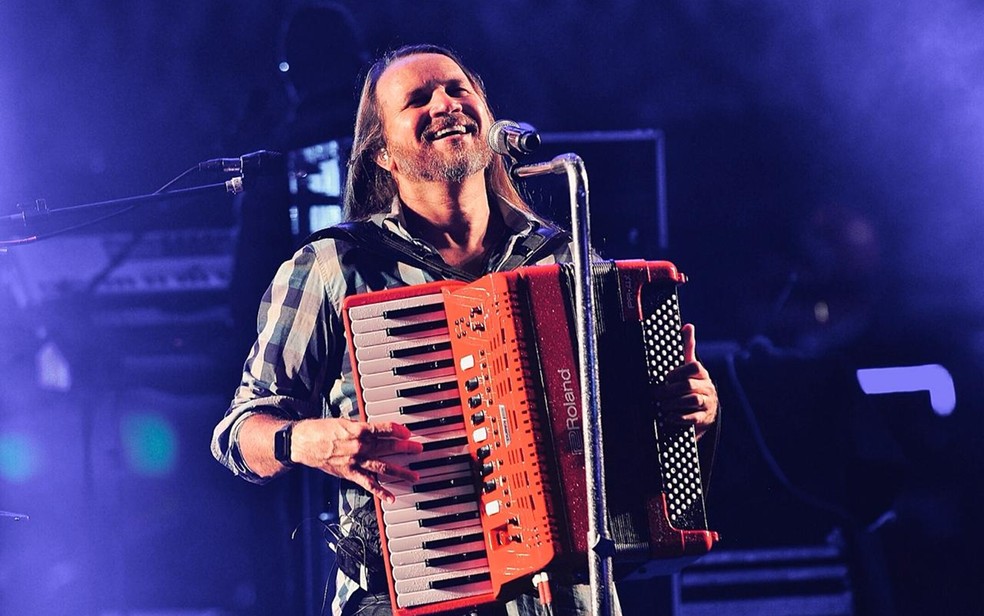 Shows de Dorgival Dantas, Marina Elali e Nara Costa animam 'Árvore de Mirassol'