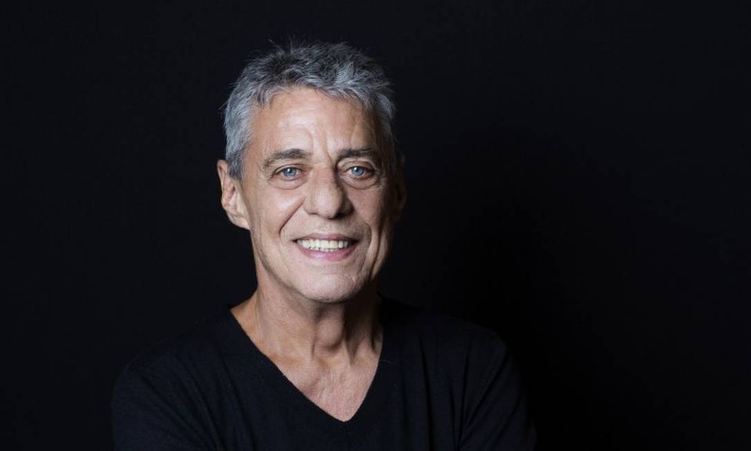 VÍDEO: "Cantar pior do que Chico Buarque é impossível", diz ator global; assista