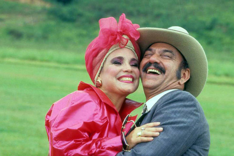 Ator da Globo compara Bolsonaro e Regina a Sinhozinho Malta e Viúva Porcino