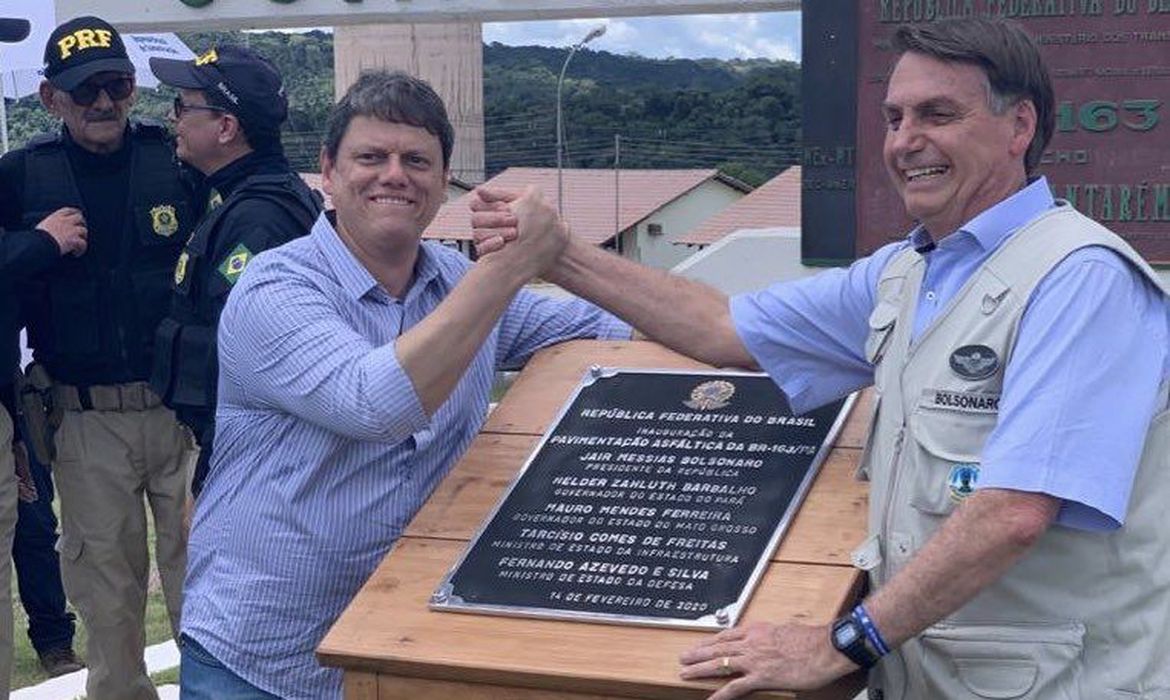 Bolsonaro inaugura pavimentação de rodovia em Mato Grosso; veja o antes e depois