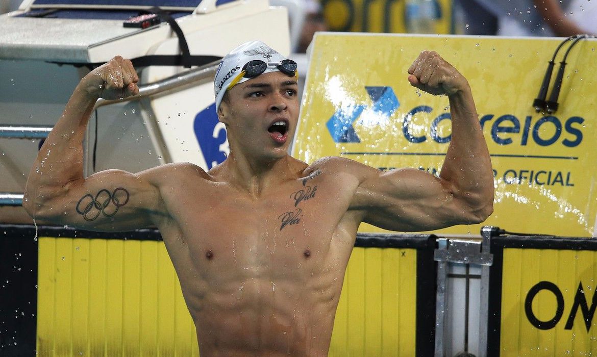 Vice mundial de natação é absolvido de doping e disputa vaga em Tóquio
