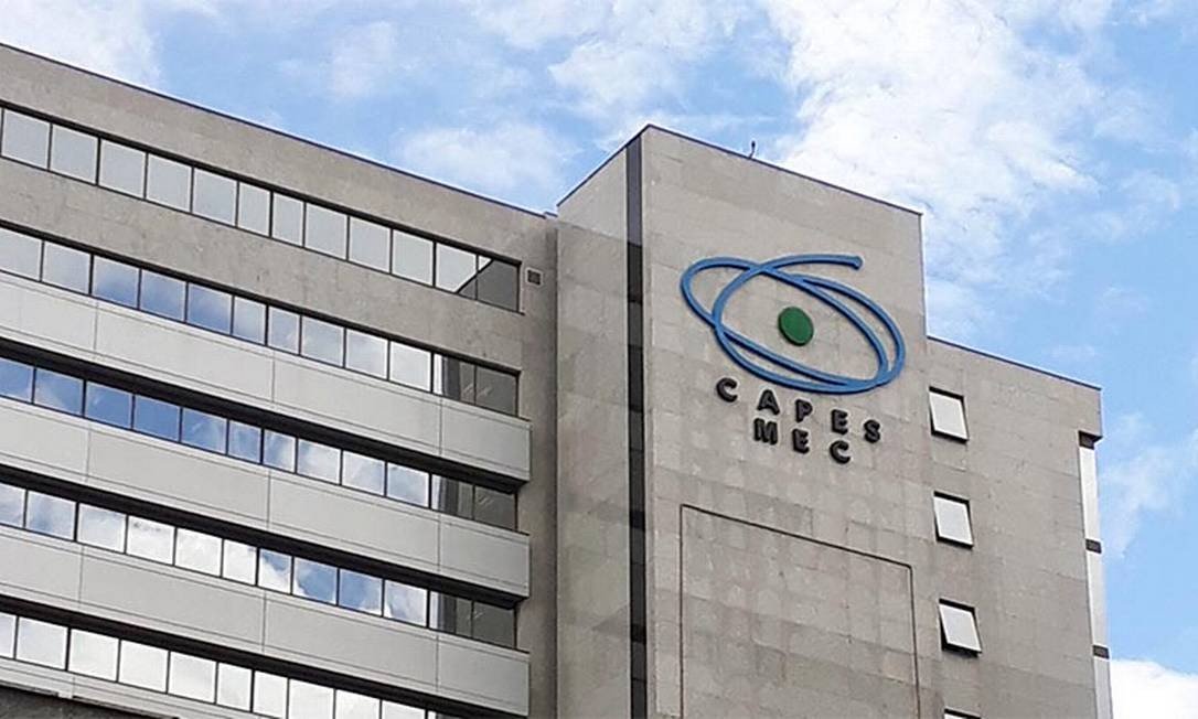 Capes anuncia novas regras para bolsas de pós-graduação; confira