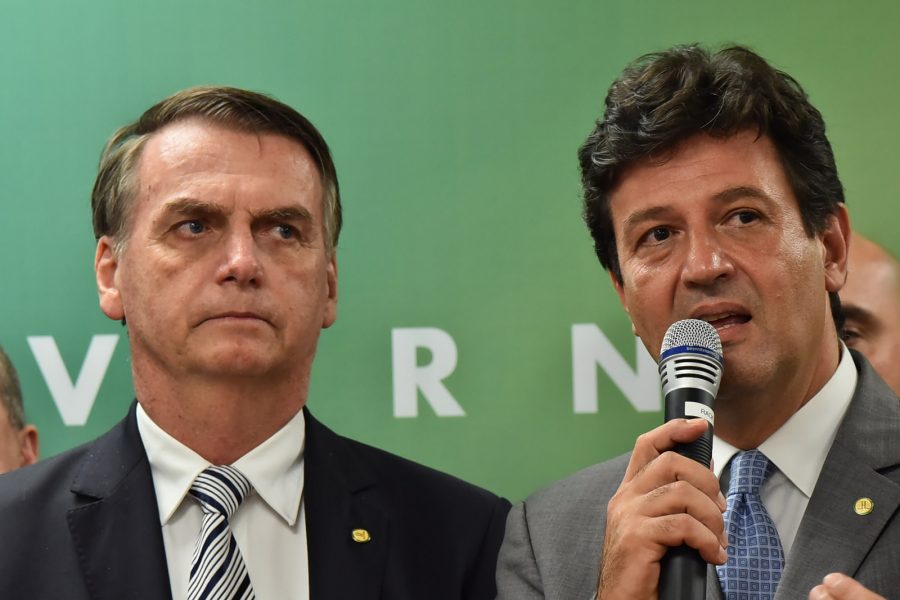 VEJA: Bolsonaro ameaça, mas desiste de demitir Mandetta nesta segunda-feira