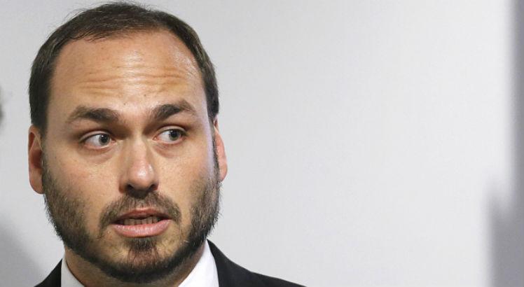 PF identifica Carlos Bolsonaro como mentor das fake news contra STF, diz jornal