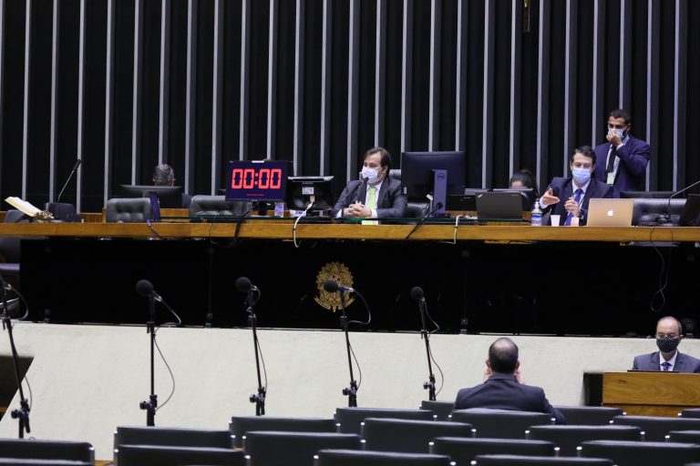 Câmara aprova em 2º turno texto-base da PEC do "orçamento de guerra"