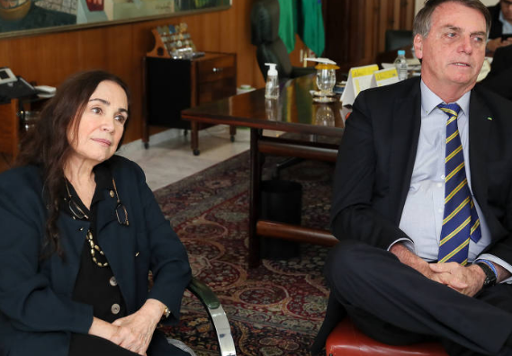 Regina Duarte deixa o comando da Cultura no governo Jair Bolsonaro
