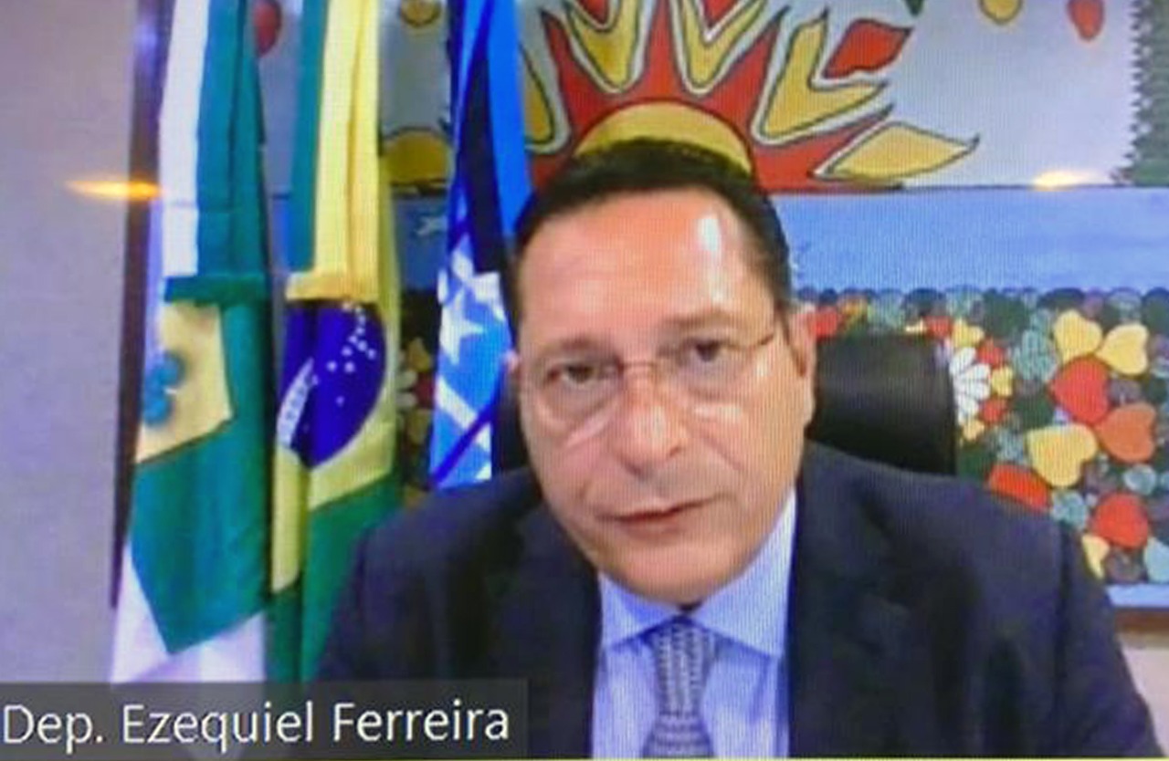 Ezequiel solicita recuperação de estrada que liga municípios do Trairi e Agreste