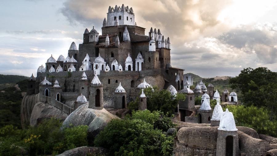 Morre Zé dos Montes, aposentado que construiu castelos pelo interior do RN